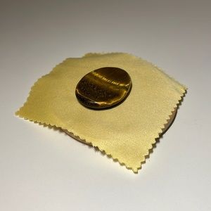 Tiger eye palm stone